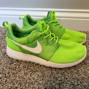 Nike Women's Roshe One Running Sneaker